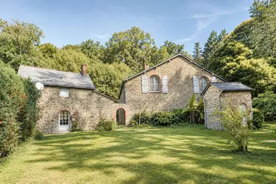 Image de Charming Stone House on French Château Estate with A/C