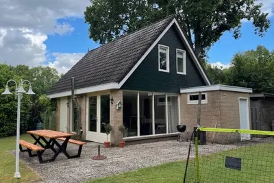 Image de A cozy yet spacious 8-person vacation home in the heart of Drenthe, tucked away among the trees in Gasselte. Whether you’re coming for a weekend for two or with the whole family, De Luwte is the perfect place to unwind. De Luwte is charming, bright,