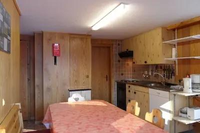 Image de Ferienwohnungen Chalet Matten, (Grächen), by Interhome