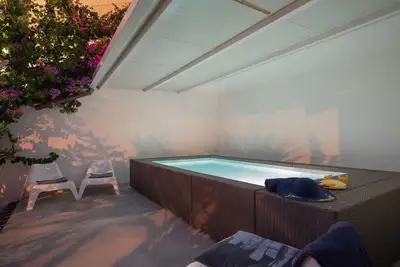 Image de Villa en bord de mer avec piscine spa