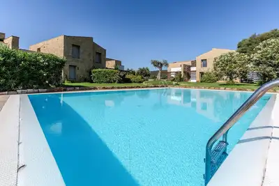 Golden Stone Villa: Pool & Relax