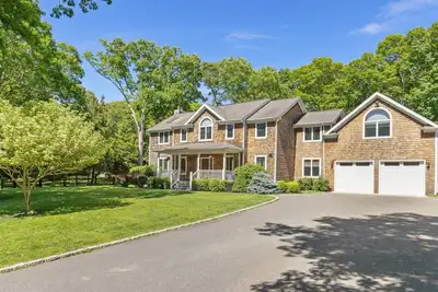 Image de Bright and Airy Fantastic 5-bedroom house near Southampton village with new pool