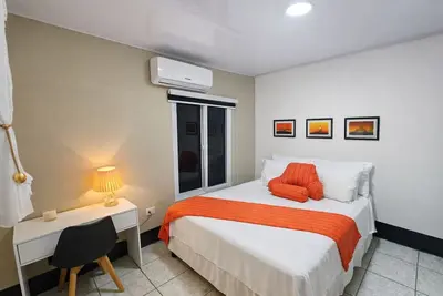 Image de Entire House. Centrally located, with all the comforts and amenities.