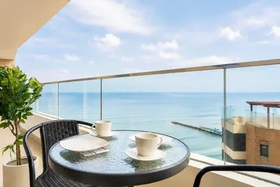 Image de Ocean View Luxury Apt | King Bed |Walk to Larcomar