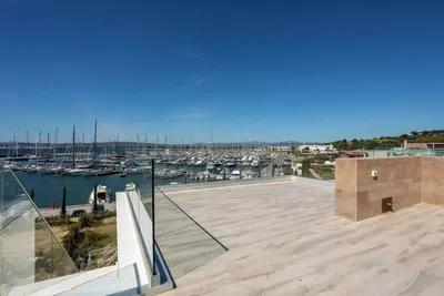 Image de Bel appartement avec bain à remous, Wifi, climatisation, terrasse, animaux admis et vue panoramique