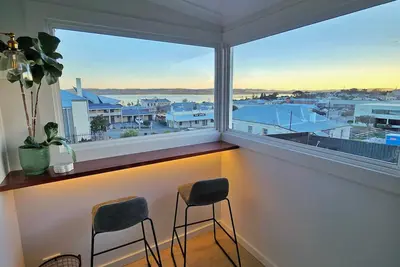 Image de The Yellow Door on Spencer | Harbour Views