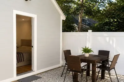 Image de Walk to Smuggler`s Beach: Brand New and Cozy 1-bedroom cottage
