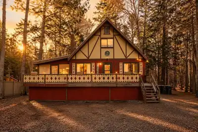 Image de Charming Pocono Chalet | HotTub | Lake Access
