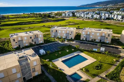 Image de Luxury Apt•Walk to Beach•4 Pools•Ac & Parking