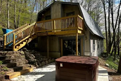 Image de Rustic Treehouse Loft with Hot-Tub and Bbq Surrounded by Nature in Franklin, Tennessee