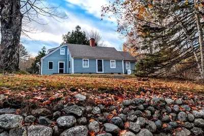 Image de Elegant Luxury Cottage with Fire Pit Near Carrying Place Beach in Surry, Maine