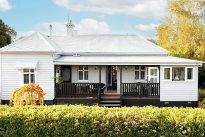 Image de Incredible Cottage with Hot-tub, Fireplace, Barbecue and Lake Access in Daylesford, Victoria