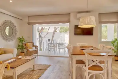 Image de Appartement élégant à 100 m de la plage avec parking et climatisation