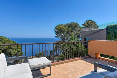 Image de Appartement de 143 m² pour 6 avec climatisation et parking · Palafrugell