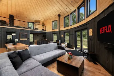 Image de Luxury Luray Yurt Retreat with Private Pond & Hot Tub Near Shenandoah National Park, Luray, Va
