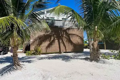 Image de Charming Beachfront Cottage with Dock Slip and Kayaks on Little Gasparilla Island | Placida, Fl