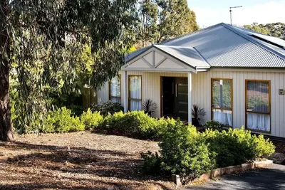 Image de Impressive Cabin with Hot-tub, Sauna, Fire pit and Pool Table in Hepburn, Victoria