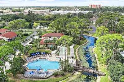 Image de Pool, Pickle Ball, Tennis, Minutes to Beaches