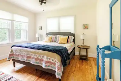 Image de Entire Cottage in Charlottesville, Va - Two King Beds