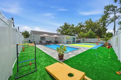 Image de Heated Pool, Pickleball & Games | Minutes to Beach