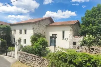 Image de Maison Familiale \"Les Pruniers\" L'élégance et le charme des pierres