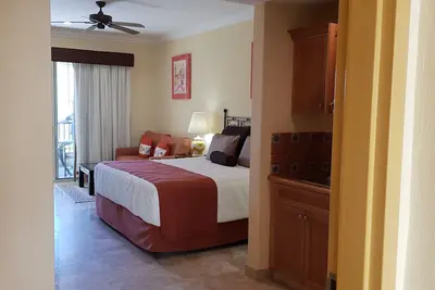 Image de Luxury Two Bedroom Ocean Front Penthouse with Spa on Terrace at Villa del Palmar
