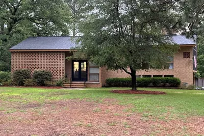 Image de Charming 3-bedroom house with Pool in Statesboro