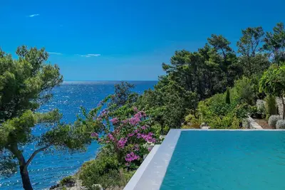Image de Beachfront Villa Crystal Bay with Pool