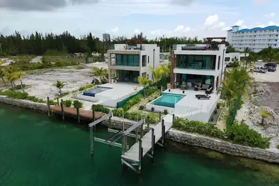 Image de Luxury 2026 Waterfront Home w/ Yacht Dock + Rooftop