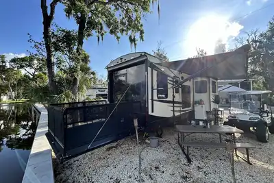 Image de Lagoon Camper in Old Homosassa – Waterfront Glamping on Florida's Nature Coast