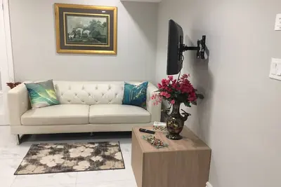 Image de cozy modern basement unit in Brampton