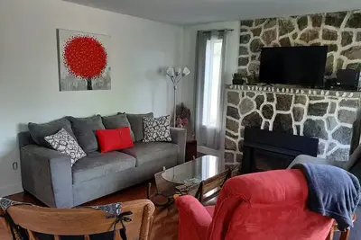Image de À l'ombre d'Orford, le Rouge. Appartement entier. A 10min du mont Orford!