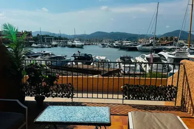 Image de Appt T2  climatisé  avec Vue sur le Port À deux pas de la plage et aux portes de Saint-Tropez