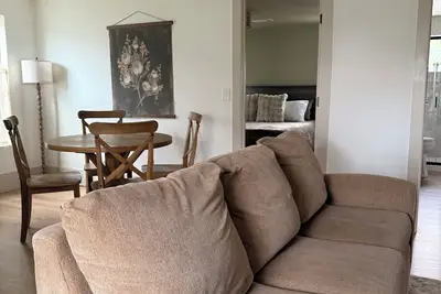 Image de New Build - The Cantril Cottage - Walk to Coffee, Creek, Shops & Downtown