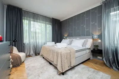 Image de Luxury 2br w/ Sauna, work station, city center