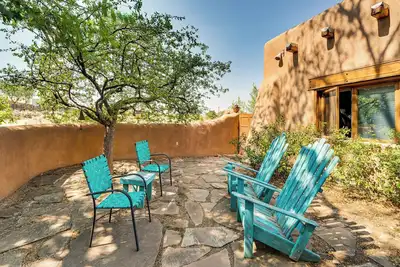 Image de Traditional Taos Adobe Casita: Comfortable & Quiet