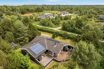 Image de Modern holiday home with large enclosed terrace in quiet surroundings