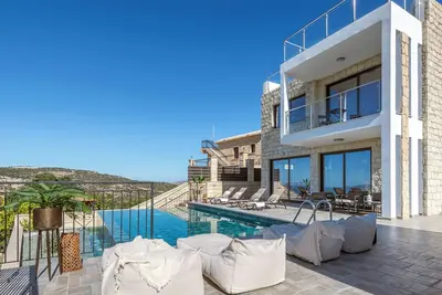 Image de Sea-view Retreat - Villas With Pools and Private Jacuzzi Cabin