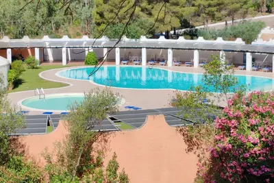 Image de Cottage in holiday resort with a pool, detached annex, and large outdoor spaces.