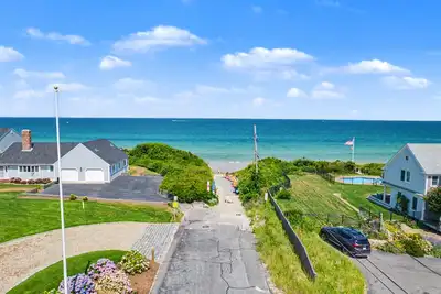 Image de Rare Last minute opportunity-4 bedroom walk to a Northside beach