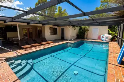 Image de Modern Home w Pool / Jaccuzi / Game Room - 8ppl
