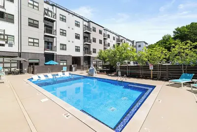 Image de Downtown Chattanooga Condo | Pool + Gym