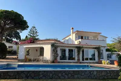 Image de Elegant villa with a pool and panoramic views in Ságaró, Costa Brava.