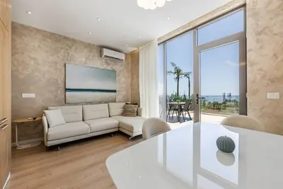 Image de Sapphire Coast Drymades | Modern 2br Apartment by PikHost
