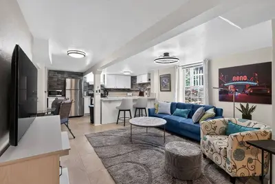 Image de Midtown Reno Apartment | Workspace Near Unr