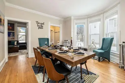 Image de Downtown Retreat, 2 King Beds, Hot Tub, Dual Shower, Private Parking