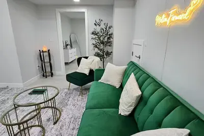 Image de Newly developed private basement suite