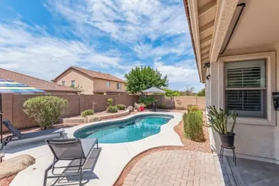 Image de Heated Pool & Hot Tub! Spacious 4br Goodyear Home