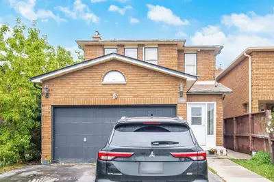 Image de Charming 3-bedroom house in a superb Brampton neighborhood 2200 Sqfeet det house