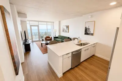 Image de One Bedroom King bedded room with direct views of Lake Superior